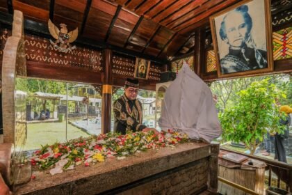 Ziarah ke Makam Cut Nyak Dhien: Teuku Riefky Berpesan kepada Generasi Muda untuk Meneladani Semangat Kepahlawanan
