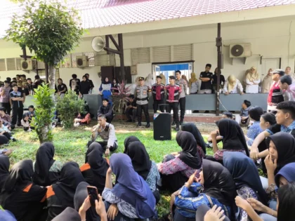 Ratusan Siswa SMKN 1 Mempawah Hilir Minta Dua Guru yang Viral Dinonaktifkan
