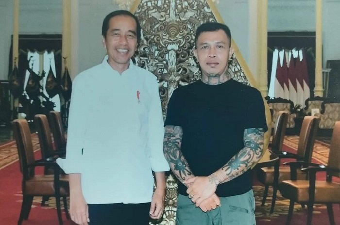 Panglima Jilah di Acara Adat Dayak: Apakah Ini Tanda Safari Politik Jokowi?
