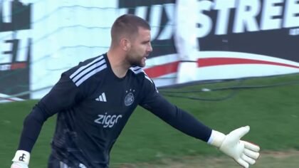Maarten Paes Jadi Pemain Utama, Bawa Ajax Lolos ke Play-off Liga Konferensi Eropa
