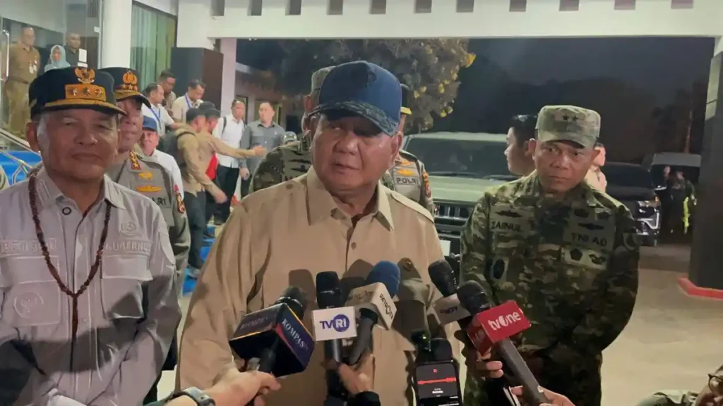 Presiden Prabowo Tinjau Penanganan Gempa di NTT dan Pastikan Bantuan untuk Warga
