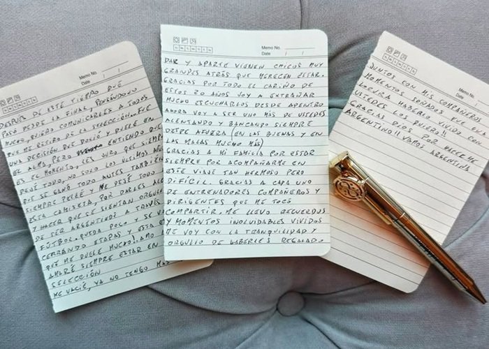 Lionel Messi Umumkan Pensiun dengan Pesan Mengharukan di 3 Lembar Kertas