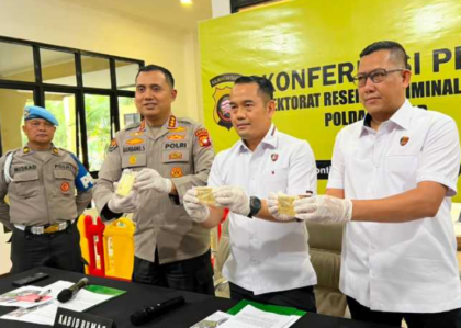 Oknum Anggota DPRD Sintang Ditangkap Bawa 3 Kg Emas Senilai Rp6,2 Miliar: Siapa Dia?