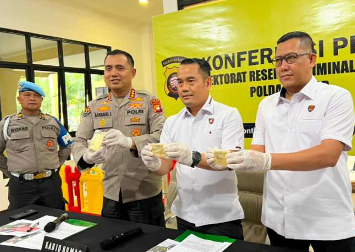 Oknum Anggota DPRD Sintang Ditangkap Bawa 3 Kg Emas Senilai Rp6,2 Miliar: Siapa Dia?