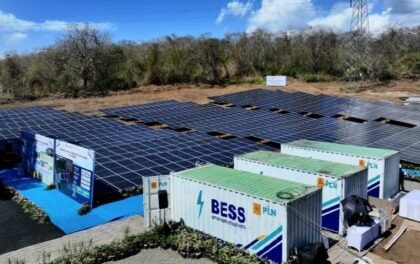 Pemerintah Luncurkan Program PLTS 100 GWp, Bahlil Targetkan Seluruh Desa Terjangkau Listrik