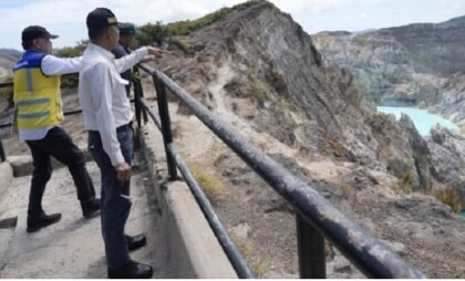 Menteri Dody Tinjau Kondisi Danau Kelimutu Pasca Gempa sebagai Tindak Lanjut Koordinasi