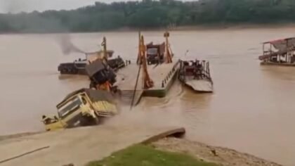 Truk dan Alat Berat Terjun ke Sungai Batanghari, Satu orang Tewas