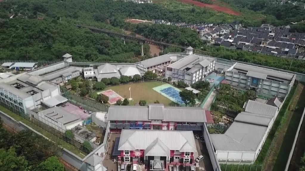 Terungkap! Fasilitas Mewah Mengejutkan di Lapas Cibinong, Lima Pejabat Dipecat!