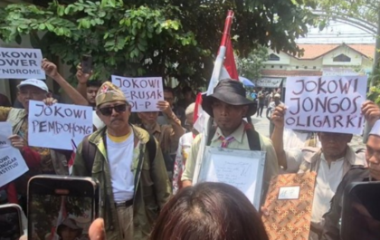 Demo Belasan Massa ARIB di Rumah Jokowi Terkait Protes Pernyataan Budi Arie