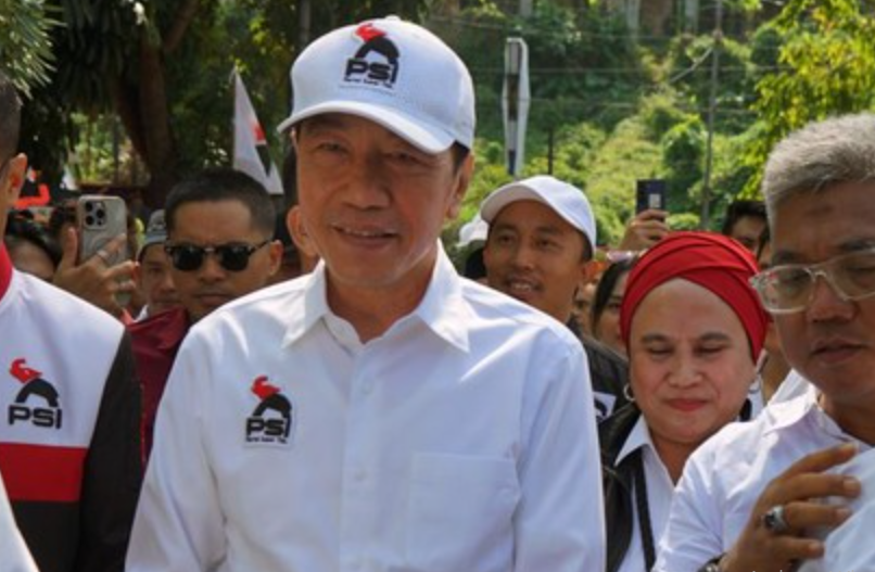 Jokowi Kunjungi Cirebon Hadiri Acara Khitanan Putra Kiai Bersama PSI