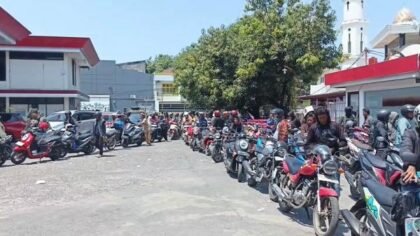 BBM Langka di Makassar: Antrean Mengular dan Harga Melonjak hingga Rp35 Ribu per Liter!