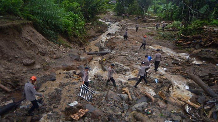 Galodo Melanda Solok: Dua Warga Hilang dan Sembilan Keluarga Terpaksa Mengungsi! Apa yang Terjadi Selanjutnya?