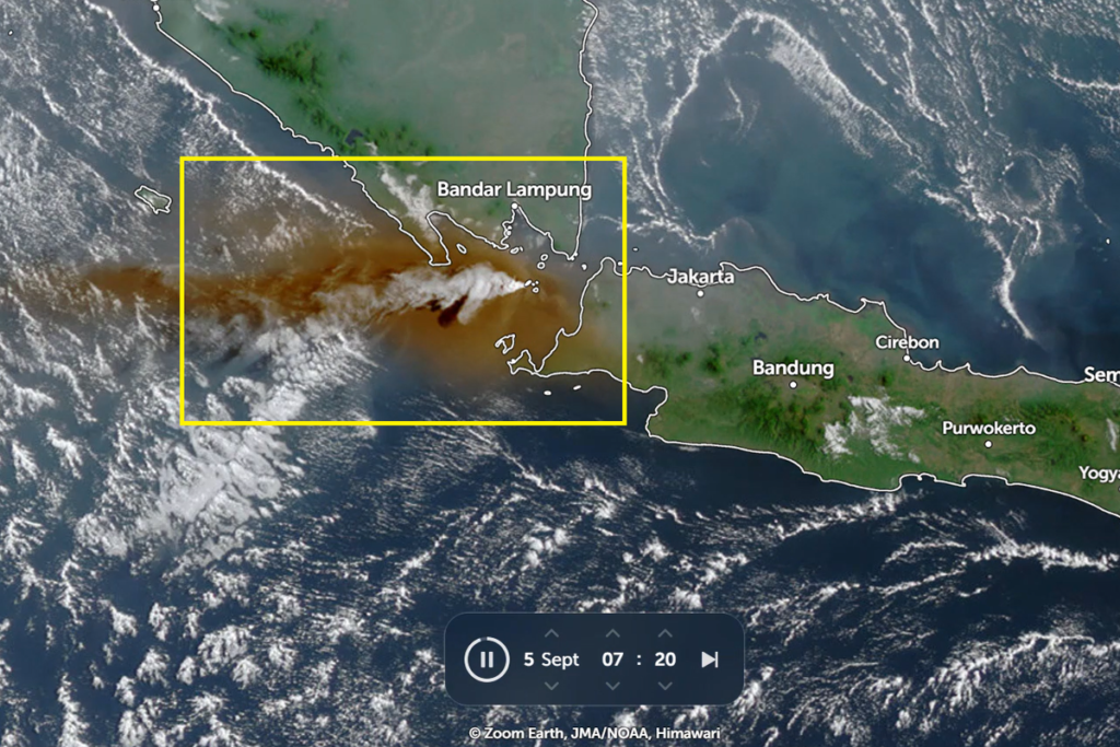 Citra Satelit Tangkap Erupsi Anak Krakatau, Selat Sunda Alami Perubahan Warna