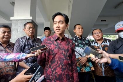 Rocky Gerung Sarankan Gibran Mundur, Sebut Putusan MK Bisa Jadi Bola Panas di DPR