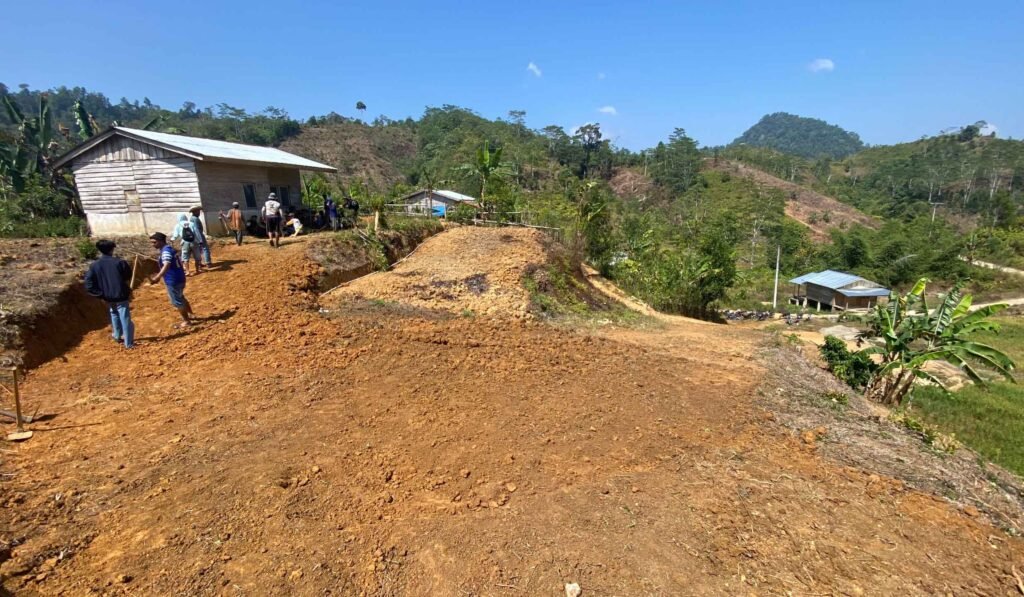 Perbaikan Jembatan Kayu di Mamasa Mempermudah Akses Petani Kopi ke Rumah Pengering