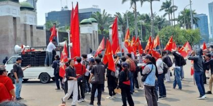 Demo Mahasiswa di DPR Tuntut Pendidikan Gratis bagi Semua