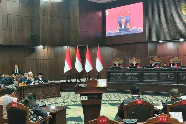 Terus Berpolemik, Denny Indrayana Desak KPU Buka Terang Verifikasi Dokumen Pendidikan Gibran di MK